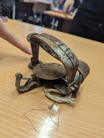 Ржавая мышеловка из подвала